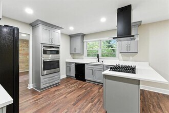 893 Woodmere Dr NW in Atlanta, GA - Building Photo - Building Photo