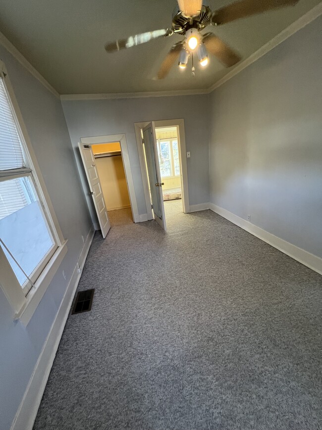 1833 Central Ave, Unit Carriage house