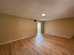 414 N Alameda Ave in Azusa, CA - Foto de edificio - Building Photo