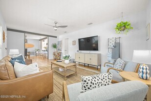 132 30th Ave S in Jacksonville Beach, FL - Building Photo