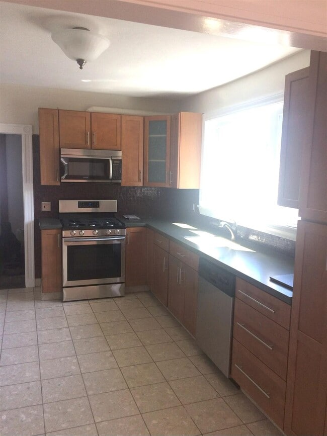 76 Oak St, Unit 3