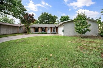 3234 High Lark Dr in Dallas, TX - Foto de edificio - Building Photo