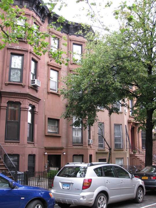 186 Lincoln Pl in Brooklyn, NY - Building Photo