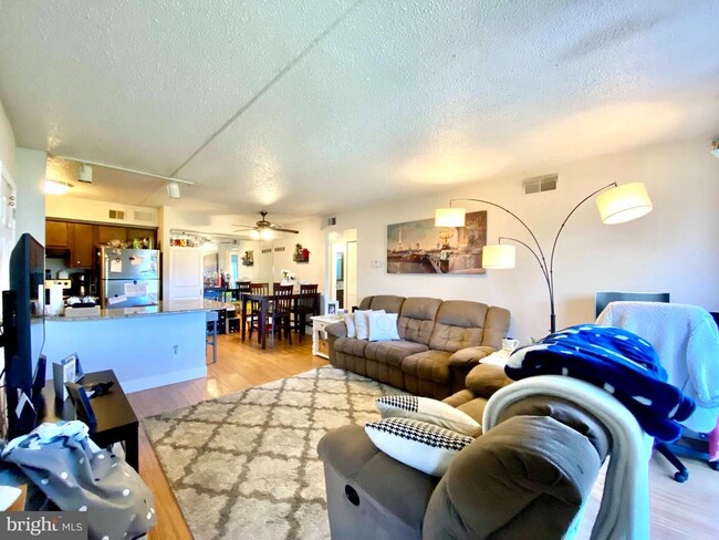 5200 Hilltop Dr in Brookhaven, PA - Building Photo - Building Photo