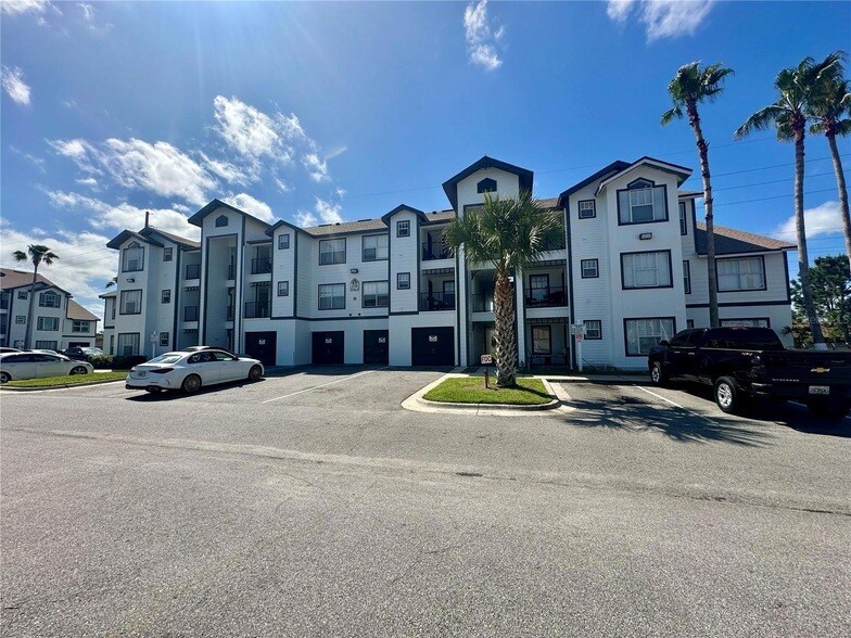 2212 Grand Cayman Ct, Unit 1633 in Kissimmee, FL - Building Photo