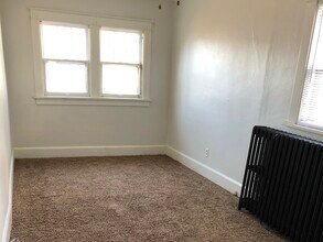 1048 37th St, Unit #1 in Des Moines, IA - Building Photo - Building Photo