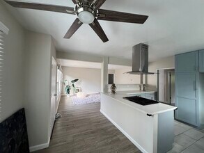 15430 Freeman Ave in Lawndale, CA - Foto de edificio - Building Photo