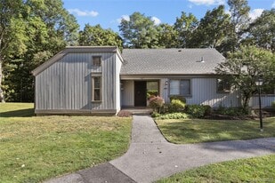 316 Heritage Hls in Somers, NY - Building Photo