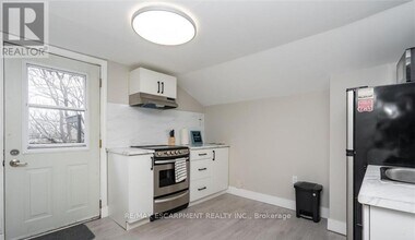 38 Inchbury St in Hamilton, ON - Building Photo - Building Photo