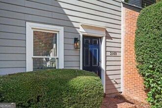 2103 Kristen Ct in Smyrna, GA - Building Photo - Building Photo