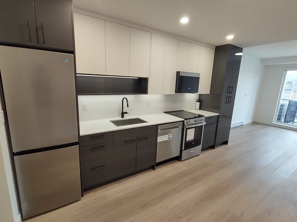 1380 Pridham Ave in Kelowna, BC - Building Photo