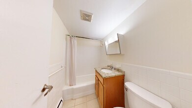 22 Winslow Rd, Unit C1 in Brookline, MA - Foto de edificio - Building Photo