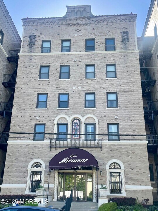1700 Webb St in Asbury Park, NJ - Building Photo