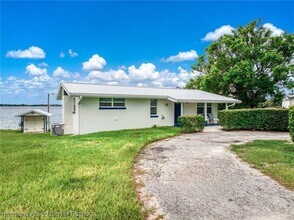 403 Lake Lotela Dr in Avon Park, FL - Building Photo - Building Photo