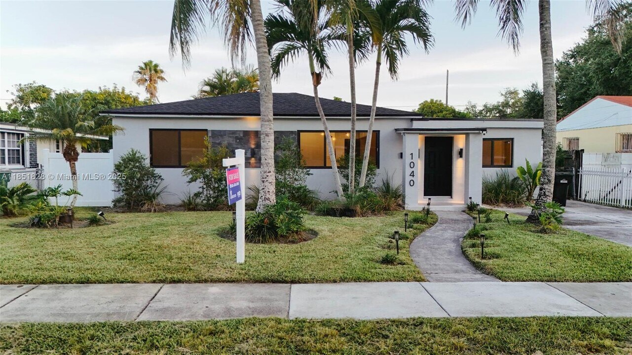 1040 NE 143rd St in North Miami, FL - Building Photo