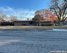 126 Clubhill in San Antonio, TX - Building Photo - Building Photo