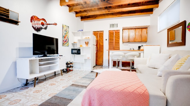 33 SW 18th Terrace in Miami, FL - Building Photo - Building Photo