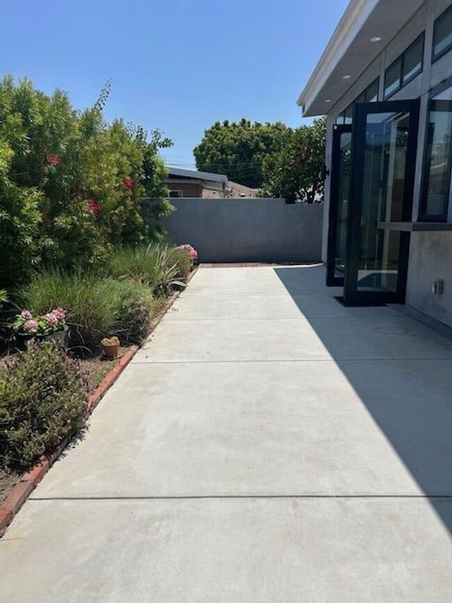 1727-1727 S Carmelina Ave in Los Angeles, CA - Building Photo - Building Photo
