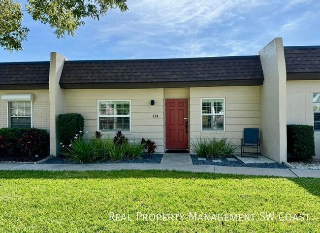 6300 South Pointe Blvd in Ft. Myers, FL - Building Photo - Building Photo