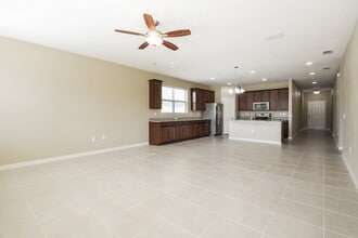 11543 Tangle Stone Dr in Gibsonton, FL - Building Photo - Building Photo