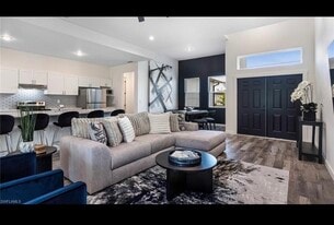 417 NW 3rd Ln in Cape Coral, FL - Building Photo