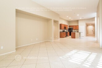 8025 Glacier Falls St in North Las Vegas, NV - Foto de edificio - Building Photo