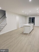 24158 Thurso Sq in Sterling, VA - Building Photo