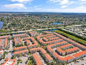 10170 SW 7th St, Unit 25-201 in Pembroke Pines, FL - Building Photo - Building Photo