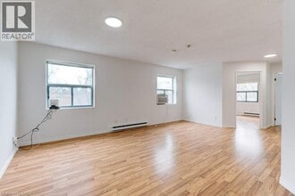 175 Hunter St E in Hamilton, ON - Building Photo - Building Photo