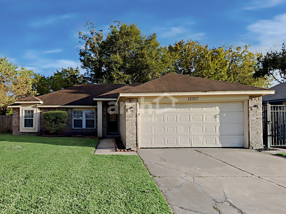 13307 Montaigne Dr in Houston, TX - Building Photo