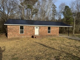 914 Croft Cir in Crossville, AL - Building Photo