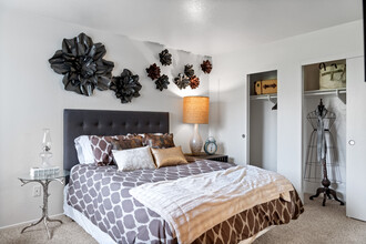 Cambridge Village Apartments in Bakersfield, CA - Building Photo - Interior Photo