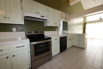 2071 E Minarets Ave in Fresno, CA - Building Photo - Building Photo