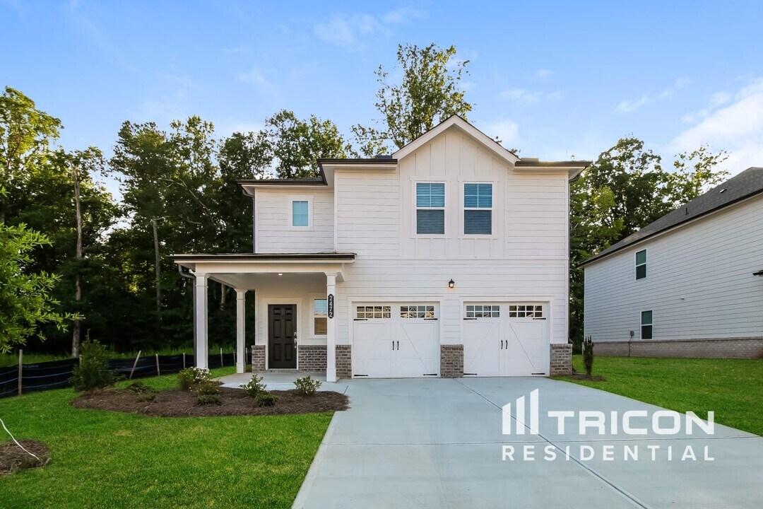 2472 Lennox Rd SE in Conyers, GA - Building Photo