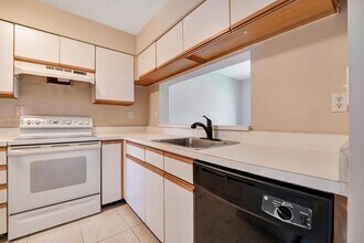 802 NW 92nd Ave, Unit 802 in Plantation, FL - Foto de edificio - Building Photo