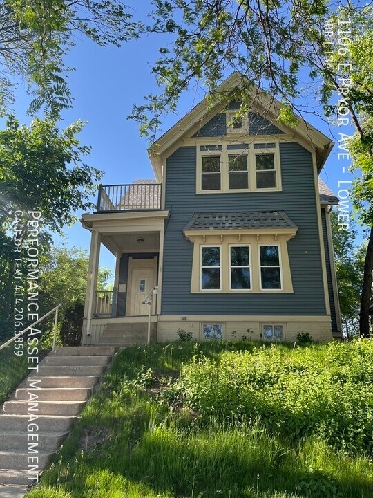 1106 E Pryor Ave in Milwaukee, WI - Foto de edificio
