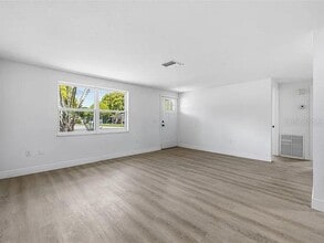 39252 Heights Ave in Zephyrhills, FL - Building Photo - Building Photo
