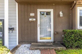 110 Woodlake Dr in Charlottesville, VA - Building Photo - Building Photo