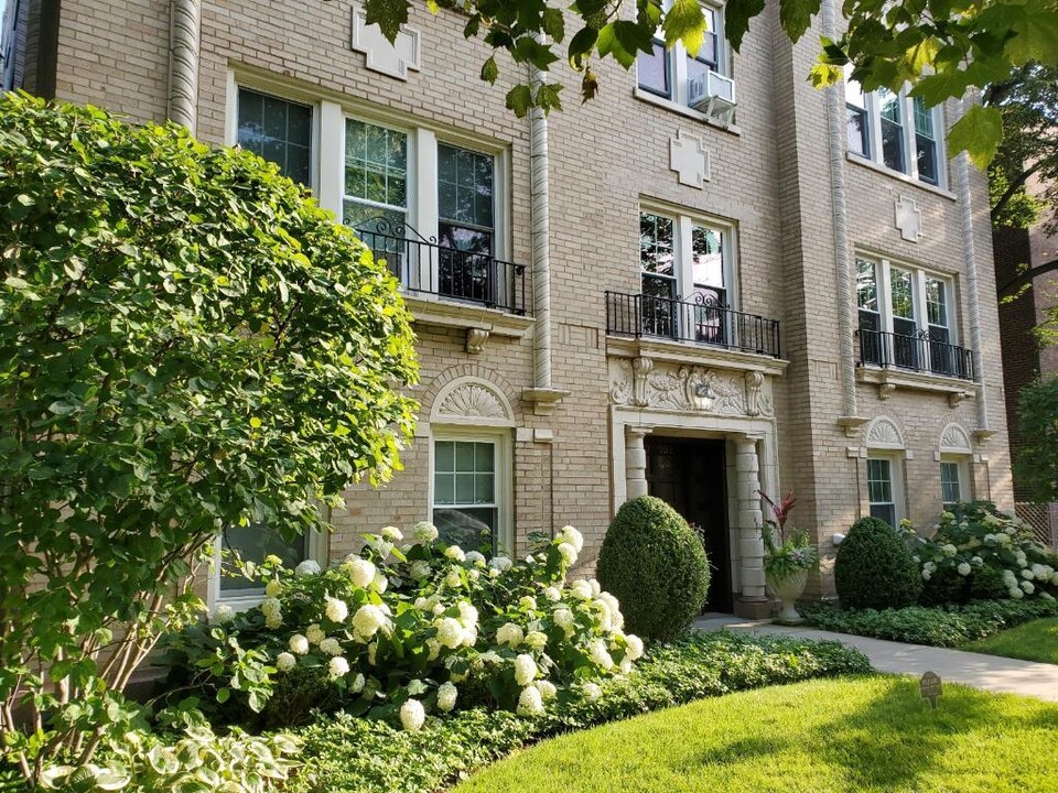 804 Elmwood Ave in Evanston, IL - Building Photo