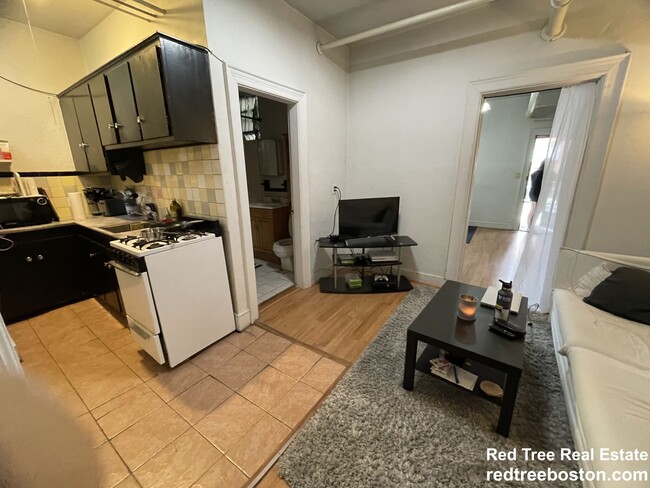 281 Corey Rd, Unit 1 in Boston, MA - Building Photo - Building Photo