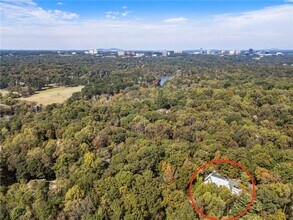 2485 W Wesley Rd NW in Atlanta, GA - Building Photo - Building Photo