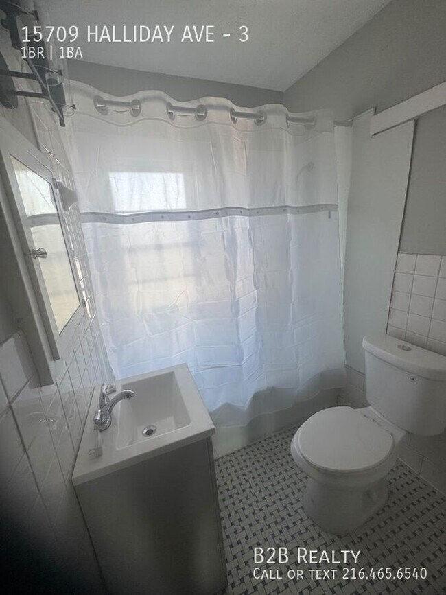 15709 Halliday Ave in Cleveland, OH - Building Photo - Building Photo