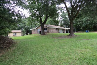 3120 Montgomery Rd in Huntsville, TX - Building Photo - Building Photo
