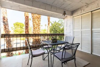 5245 E Waverly Dr in Palm Springs, CA - Building Photo - Building Photo