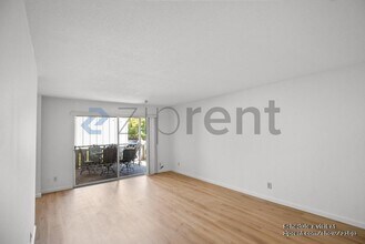 255 S Rengstorff Ave in Mountain View, CA - Foto de edificio - Building Photo