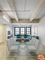 315 W 5th St in Los Angeles, CA - Building Photo