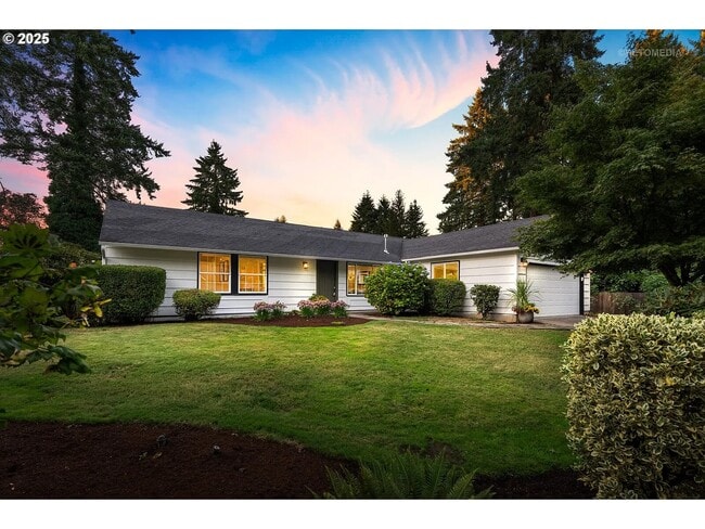18515 Kristi Way in Lake Oswego, OR - Building Photo - Building Photo