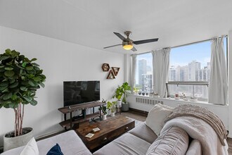 1455 N Sandburg Ter, Unit #1604 in Chicago, IL - Building Photo - Building Photo