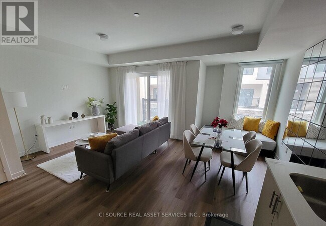 3556 Colonial Dr in Mississauga, ON - Building Photo - Building Photo