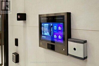 1035 Southdown Rd in Mississauga, ON - Building Photo - Building Photo